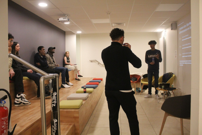 Photo Afterwork au CAP #4 Photo - Le Cap - Association - Moov'Numeric - Metz - Afterwork - Salle - Présentation - Public