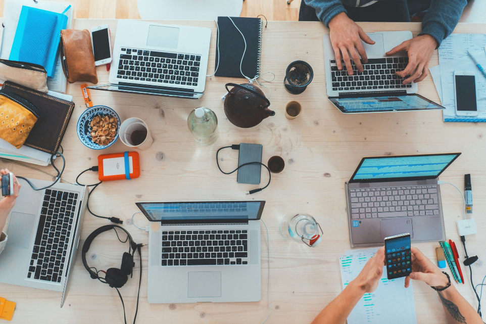 photo #7 Coworking - Ordinateur Portable - Réunion - Carnet - Moov'Numeric